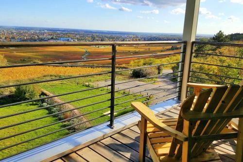 FULLY AIR-CONDITIONED, ENTIEREMENT CLIMATISEE La Maison de l'Ecu, charme et vue incroyable in Beaune
