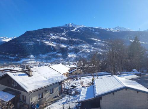 gîteduruisseau73, maison entière au coeur des Alpes, terrasse exposée sud, garage clos, 2 chambres, 2 salle de bains, en bordure de forêt, calme, détente et repos assurés !