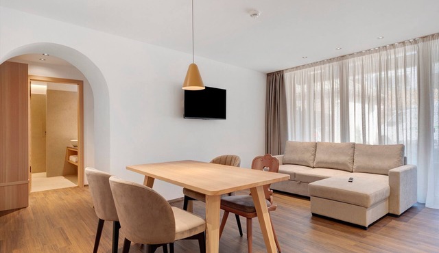Goldener Adler Apartment Classic 3 with Balcony, Sauna, and Breakfast Included - new 2026