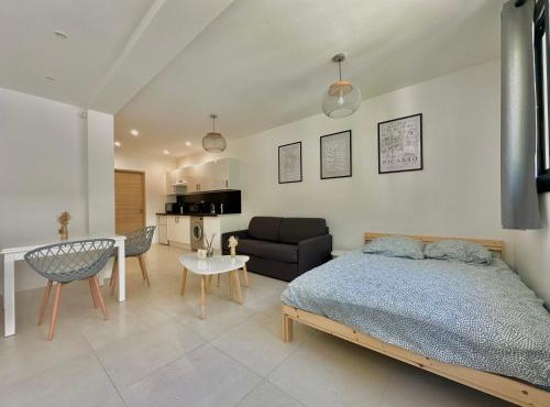 Grand studio rénové proche mer !