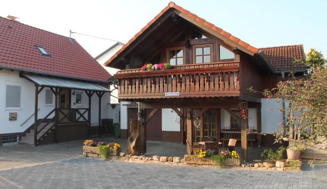 großes & gemütliches Ferienhaus 100qm - 2 Balkone, große Terrasse, W-LAN und Parkplatz in Ortenberg