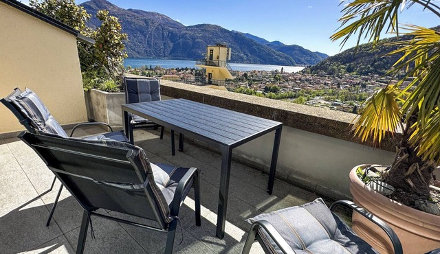 Großzügige 3½-zimmer-wohnung mit 2 Balkonen und Panoramaseesicht