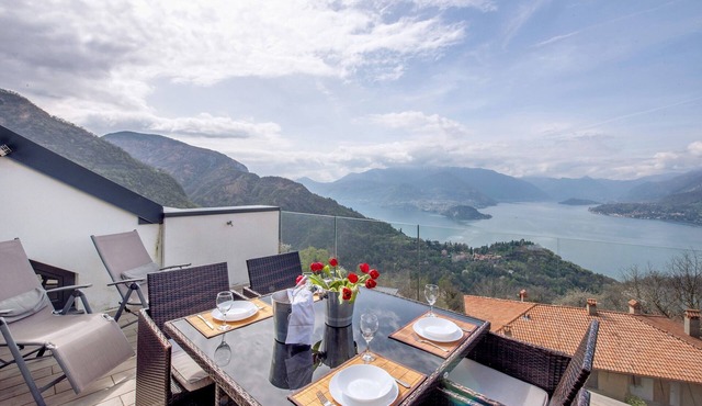 Holiday Home "Relax and Happiness" Lake View, Private Jacuzzi, Shared Heated Indoor Pool