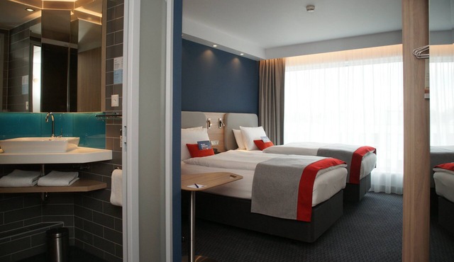 Holiday Inn Express Zurich Airport by IHG
