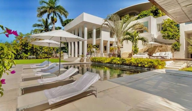 INCREDIBLE MODERN VILLA WITH THE BEST VIEW in Las Brisas