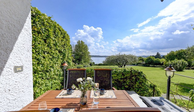 La Baia by Garda FeWo directly by the lake