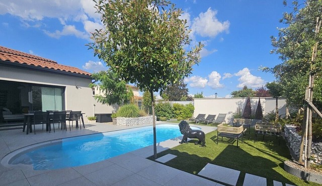 La Dolce Villa, house/pool, Eurexpo St Exupéry