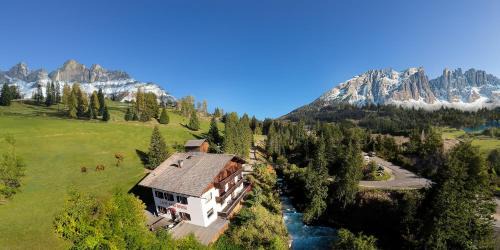 LAKE & RIVER Hotel