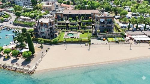 Lakefront Retreat