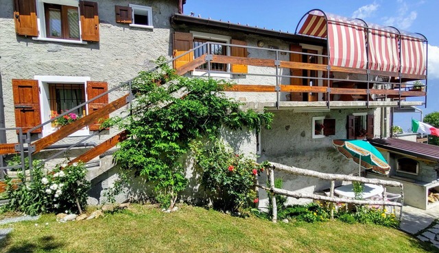 Lovely apartment for 6 guests with WIFI, TV, patio and pets allowed