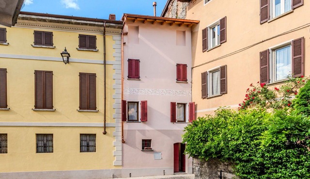Lovely apartment for 4 guests with WIFI, TV, pets allowed and parking
