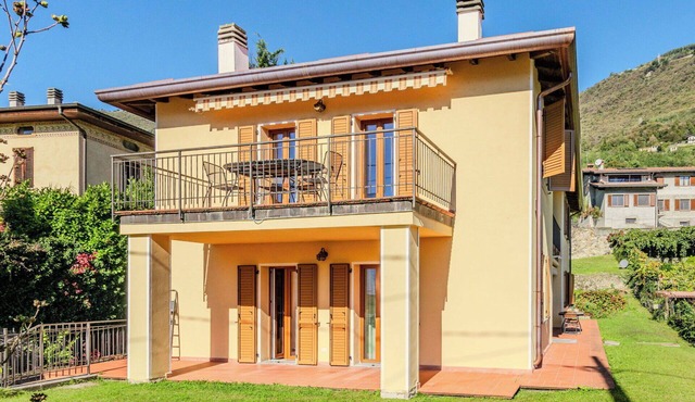 Lovely apartment for 6 guests with WIFI, A/C, TV, patio and panoramic view