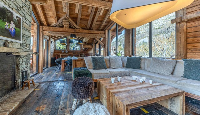 Luxurious Chalet with Pool, Hammam & Stunning Views in Val-d'Isère
