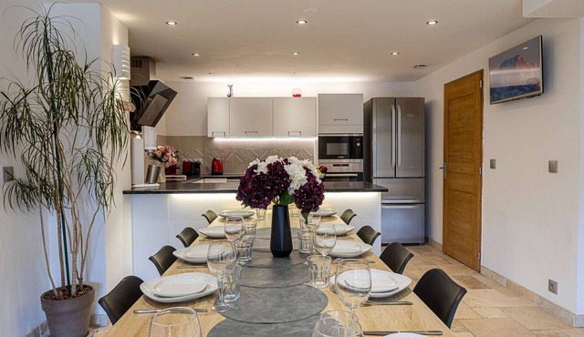 Luxurious slopeside apartment - 15 guests