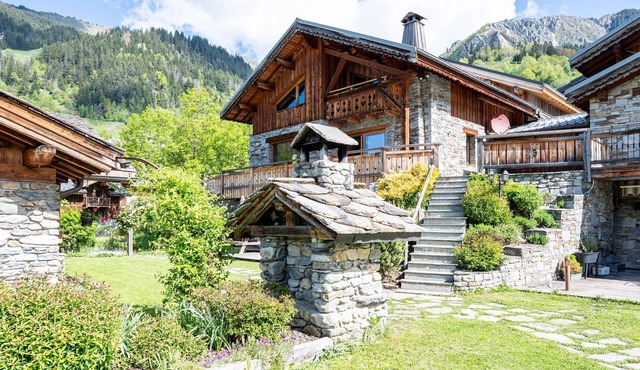 Luxury Chalet with Private Sauna & Jacuzzi, Shared Pool & Spa with Second Chalet