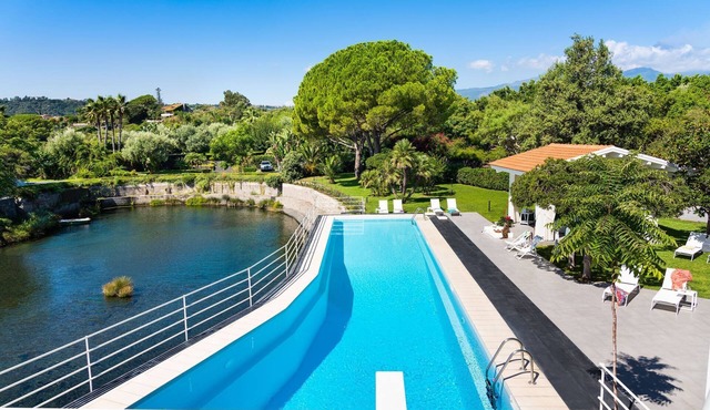 Luxury Seafront Villa Private Pool at just 20 mt from the Sea in Acireale