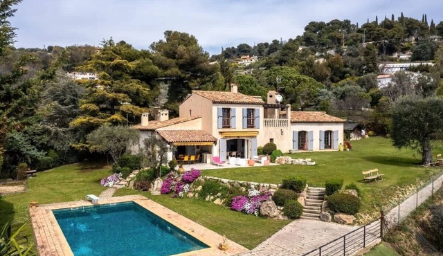 Magnificent villa with panoramic sea view