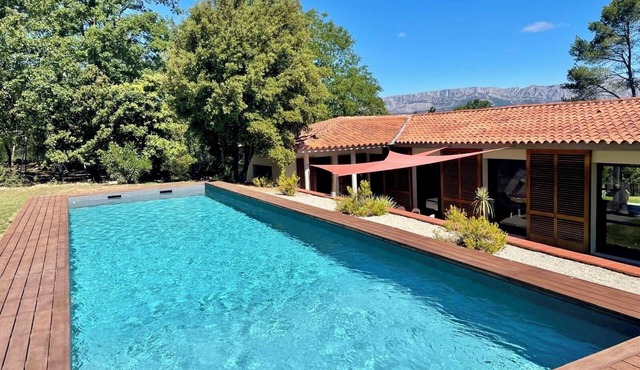 Maison D'architecte Face à la Sainte Victoire in Trets