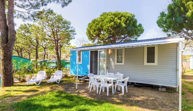 Mobilehome with air conditioning, terrace and pool
