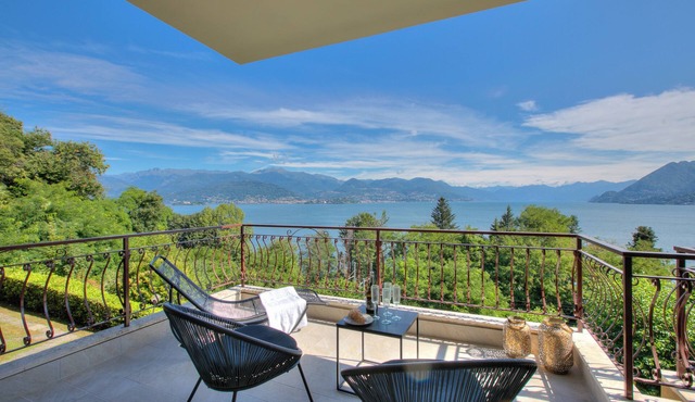 Mon Reve - Lake View Terrace and Pool, Stresa, Italy