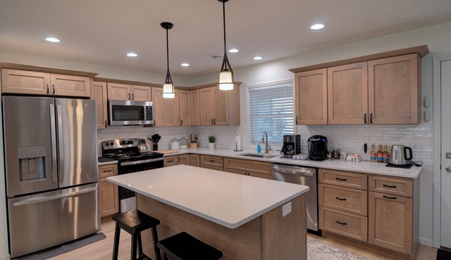 New 3-bed/2 bath home with Game Room, Screened Porch and Firepit. in Clarinda