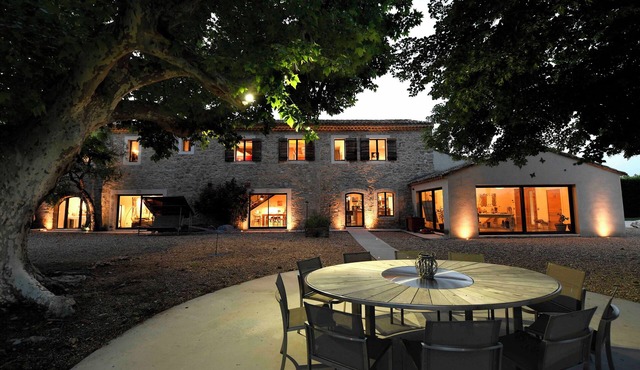 New country house in Provence, between the Luberon and the Alpilles.