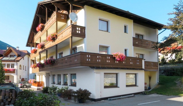 Nice apartment for 6 guests with WIFI, TV, balcony and pets allowed