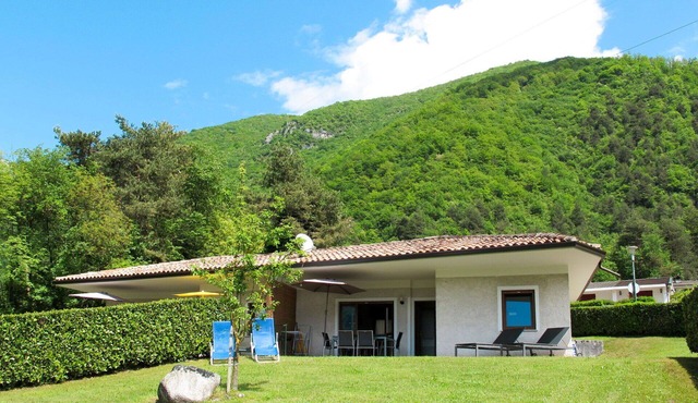 Nice apartment in villa for 5 guests with WIFI, TV, terrace and pets allowed