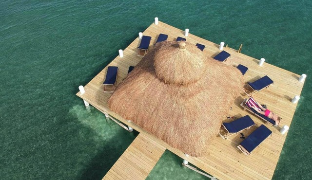 Oceanfront 3 bed/3 ba Penthouse Velento#1 private dock/pool/free paddleboards in Caye Caulker