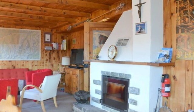 Outside: Chalet on 3 floors at the top of the village, for max. 7 people, terrace and balcony with g