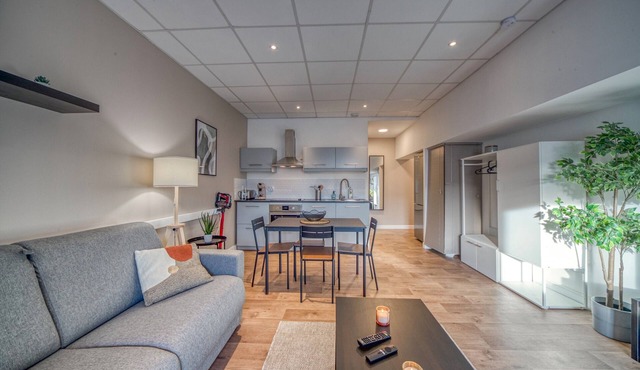 Premium 1-Bedroom Apartment – Cozy & Comfortable with Wi-Fi and Air Conditioning