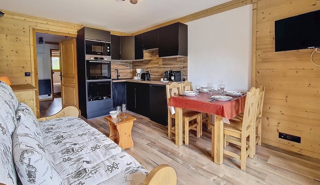 Renovated 2-room apartment, ski-in/ski-out, balcony