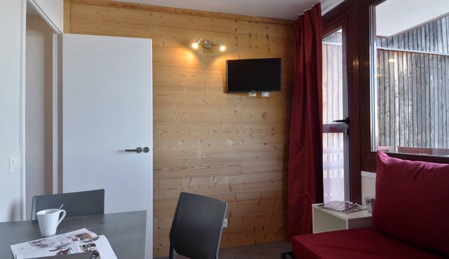 Renovated studio in the station center