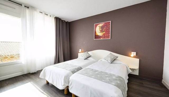 Room for 2 People with Disabilities