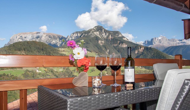 Schlern – Authentic Farm Stay with Animals, Sauna & Mountain Views