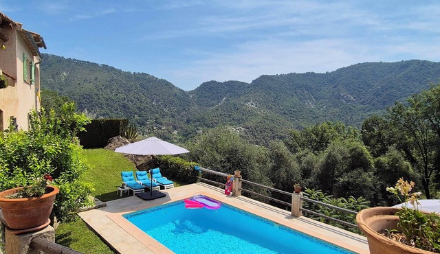 Secluded private villa with pool close to the mountains, just 25 mins from Nice