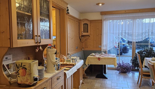 Short breaks with breakfast: double or triple room with private bathroom.