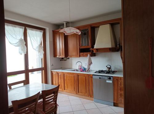 Signorile quadrilocale nel verde di Villa Guardia