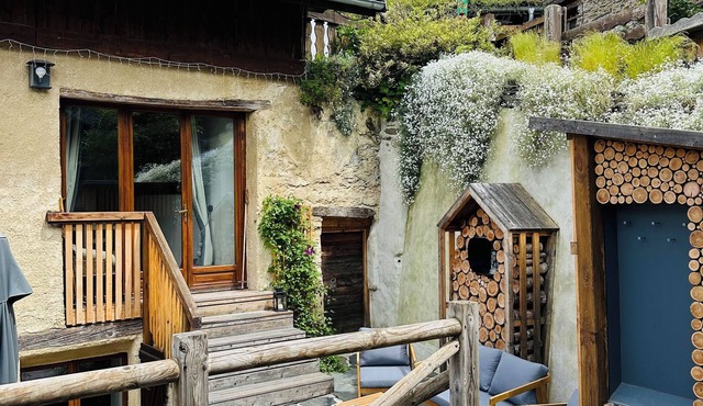 SKI VILLAROGER - LES ARCS CHALET - 4 BEDROOMS W/HOT TUB - 5 MINS FROM SKI LIFT