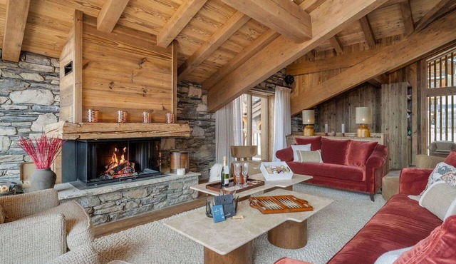 Spacious chalet near slopes - 14 guests