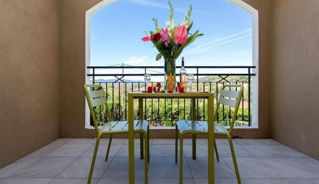 Spacious 2BR Flat with 2 Bathrooms & Full Kitchen | Near Local Tennis Courts in Mougins