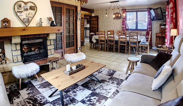 Spacious and comfortable chalet with pool table, near lifts