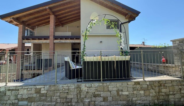 Spacious, fully furnished two-room apartment with a terrace and a garage, 20 minutes from Orio Airport