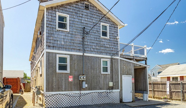 Spacious Ocean Home Only One Block Away From the Beach in Hampton