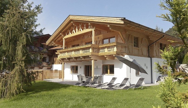 Spacious vacation home with large garden
