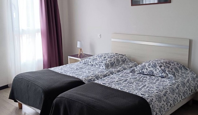 Studio 24m2 on 4th floor (elevator), wifi 5G, next to SNCF train station in Lourdes