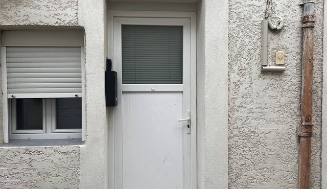 Studio apartment in the pedestrian district near the Institut Saint-Pierre