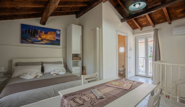 Studio 'Re Desiderio' with Wi-Fi and Air Conditioning