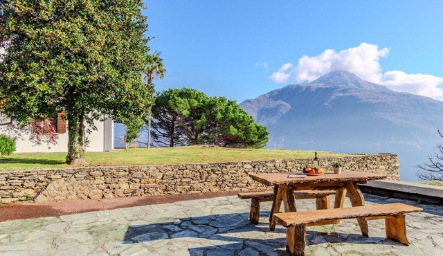 Stunning private villa for 6 guests with WIFI, TV and patio