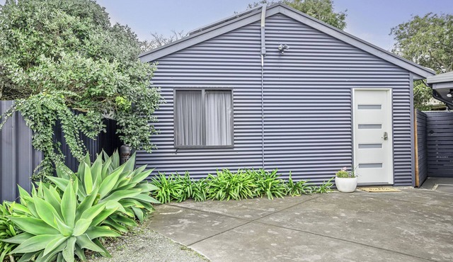 Stylish new studio apartment easy walk to beach - Perfect for romantic getaway in Port Willunga